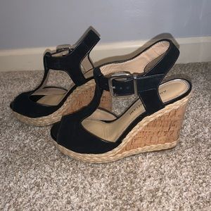 Black wedges